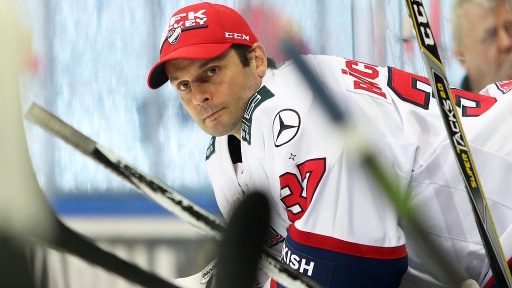 Viime kaudella HIFK:ssa sivuraiteille jäänyt Niklas Bäckström pääsi näpäyttämään vanhaa seuraansa Tampere Cupin loppuottelussa.