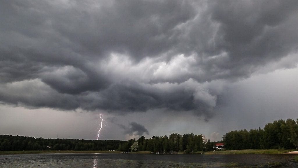 LK salama ukkonen myrsky