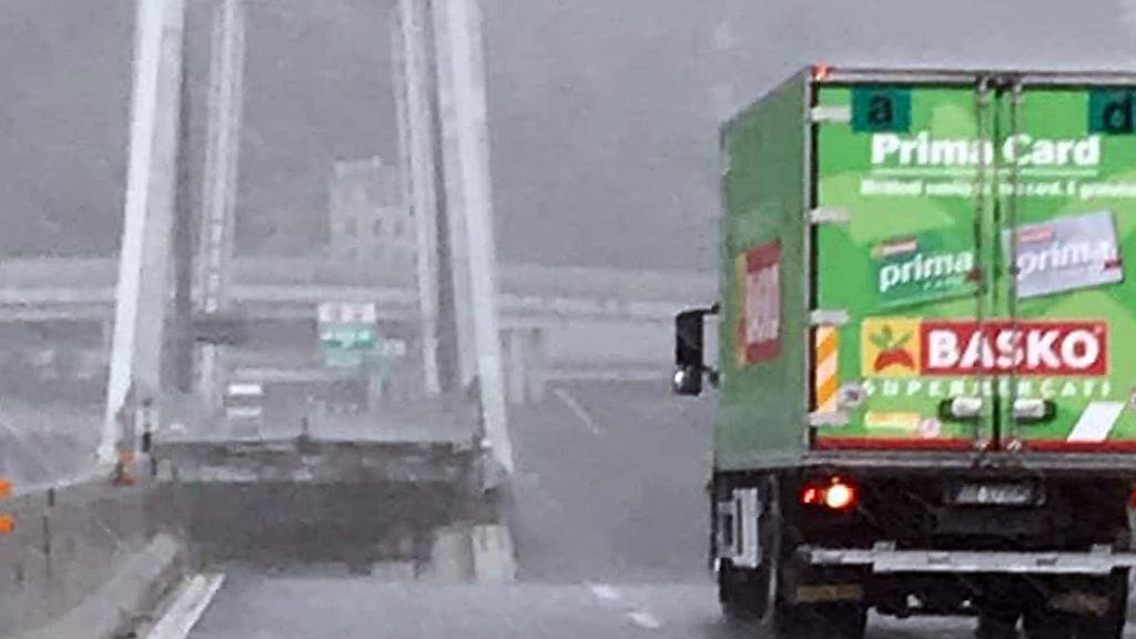 EPA Silta romahti italiassa