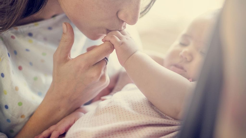 Pikkuvauvan hautajaisissa tapahtui ihme. Kuvituskuva.