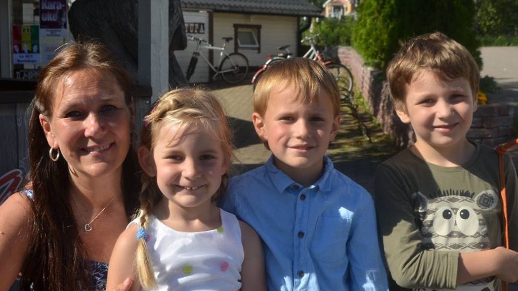 Jody Merellellä on edessään muutto takaisin Englantiin, jos töitä ei löydy. Lapset kuitenkin viihtyvät Suomessa ja käyvät täällä koulua.