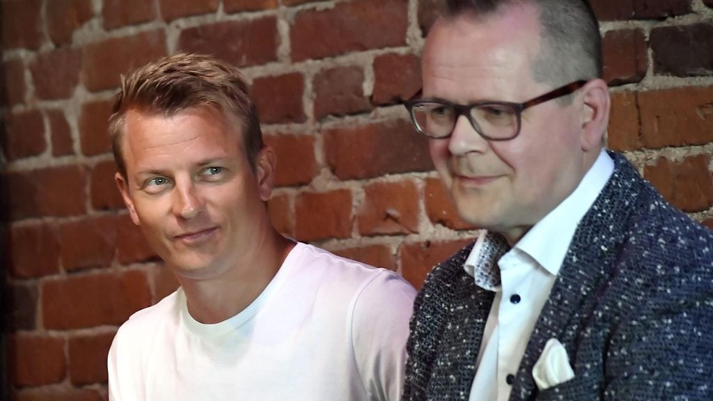 Kimi Räikkönen ja Kari Hotakainen elokuun kirjanjulkistustilaisuudessa.