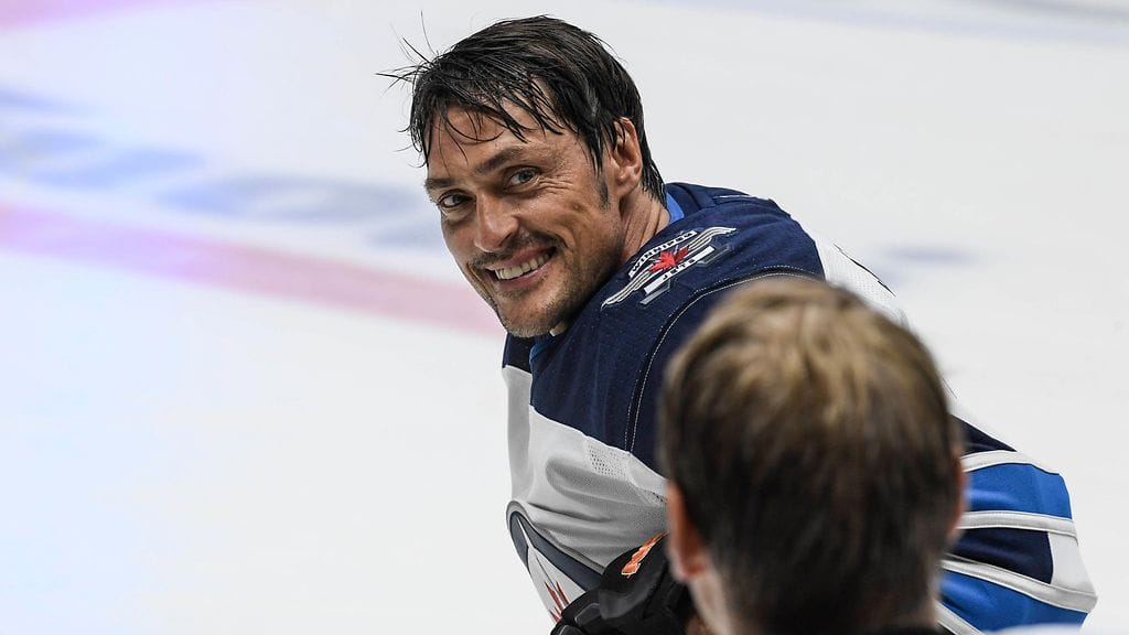 Teemu Selänne oli yhtä hymyä Raumalla pelatussa Liigan Alumni All Star -hyväntekeväisyysottelussa.