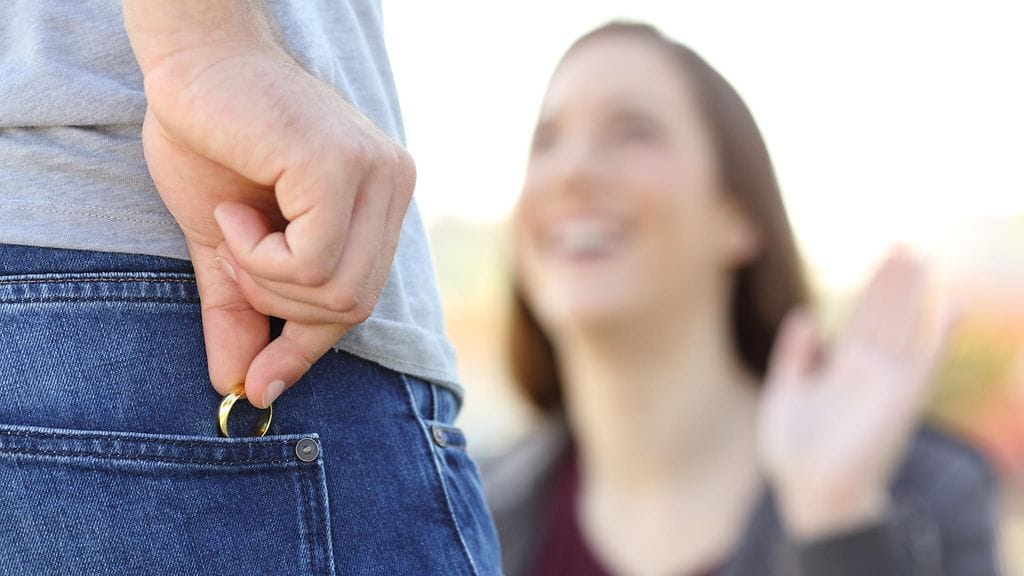 Pettäjällä on todennäköisesti takanaan useita seksisuhteita. Kuvituskuva.
