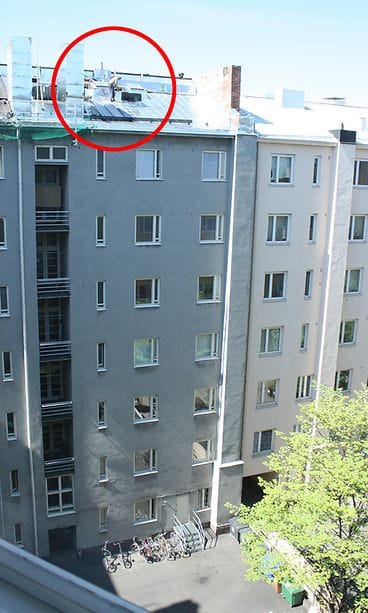 Ei huimaa. Parinkymmen metrin pudotus odottaa katon reunassa.
