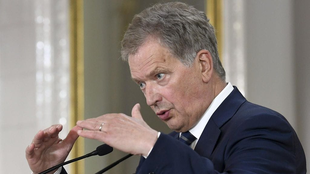 Sauli Niinistö puhuu suurlähettiläspäivillä.
