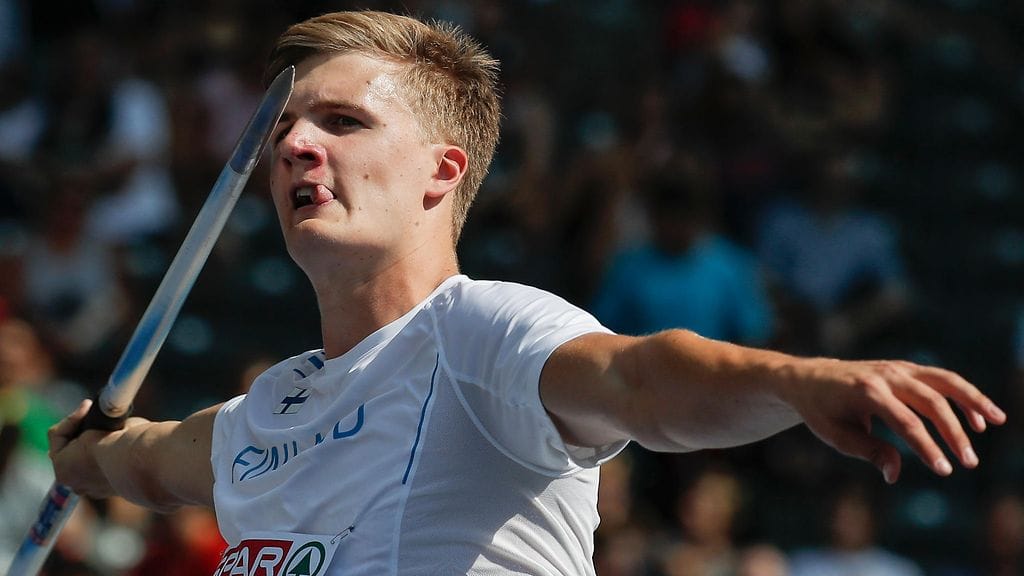 Oliver Helander tähdittää Suomen joukkuetta Ruotsi-ottelussa.