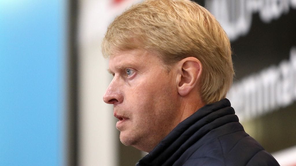 Jukka Rautakorpi väläyttelee mahdollisuutta, jossa taklaukset häviävät jääkiekon parista.