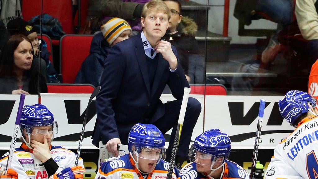 Jukka Rautakorven mukaan pelaajat vievät Tapparassa peliä eteenpäin ja "valmentajat ovat heidän apunaan".