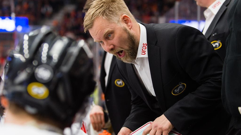 Kärppien päävalmentaja Mikko Mannerin mukaan oululaisseuran tavoite on tarjota runsaasti viihdettä pelejä katsomaan tulevalle yleisölle.