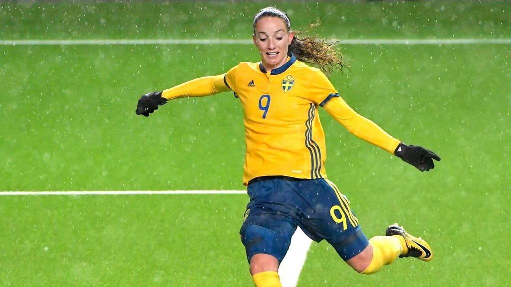 Kosovare Asllani Ruotsin paidassa MM-karsinnoissa.