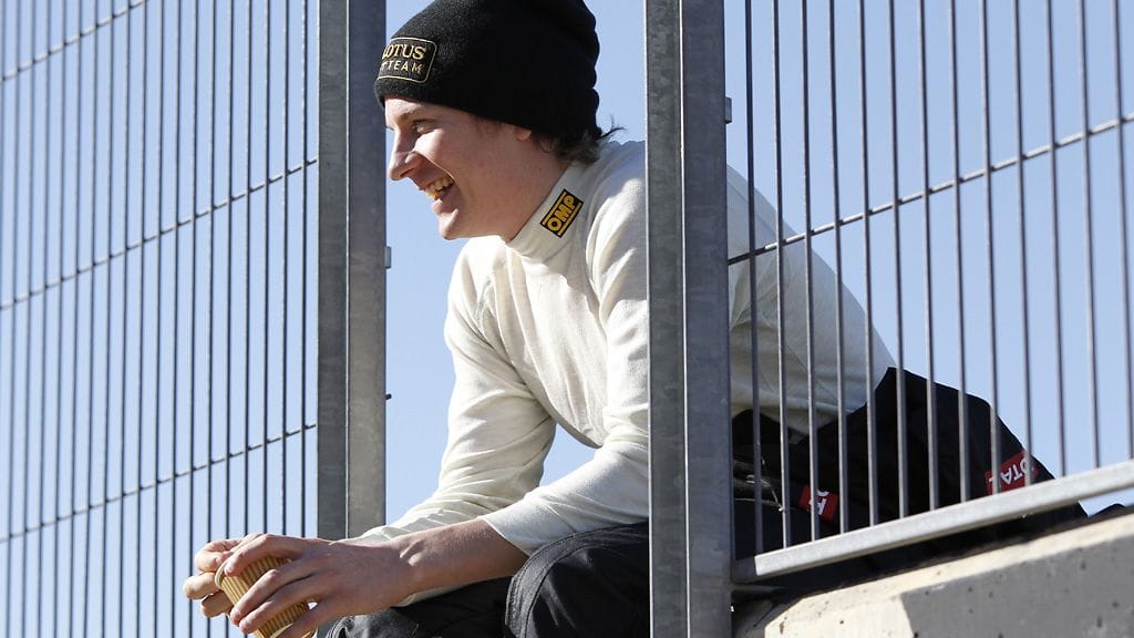 Kimi Räikkönen hyväntuulisena testaamassa.