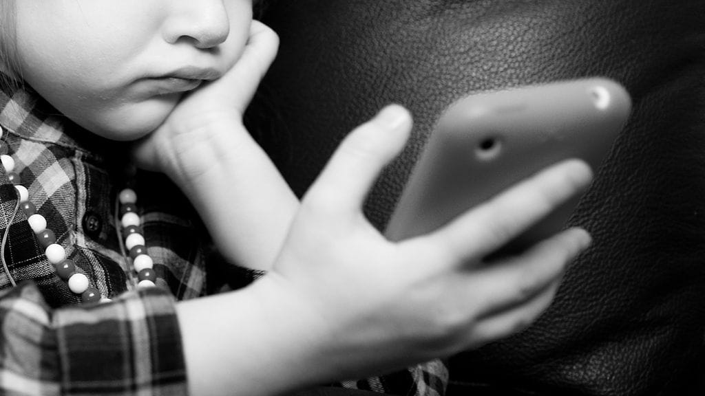 Älylaitteiden vaikutusta aivoihin on tutkittu vasta vähän aiheen laajuuden ja tuoreuden takia.