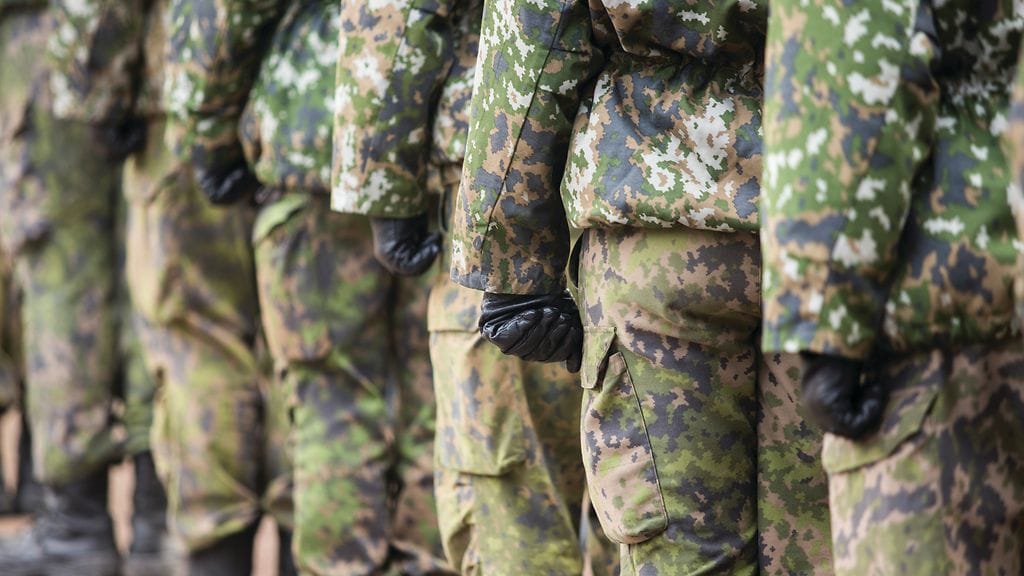 Puolustusvoimien nimissä on lähetetty huijausviesti, jossa kehotetaan saapumaan palvelukseen Lähi-idän tilanteeseen liittyen. Kuvituskuva.