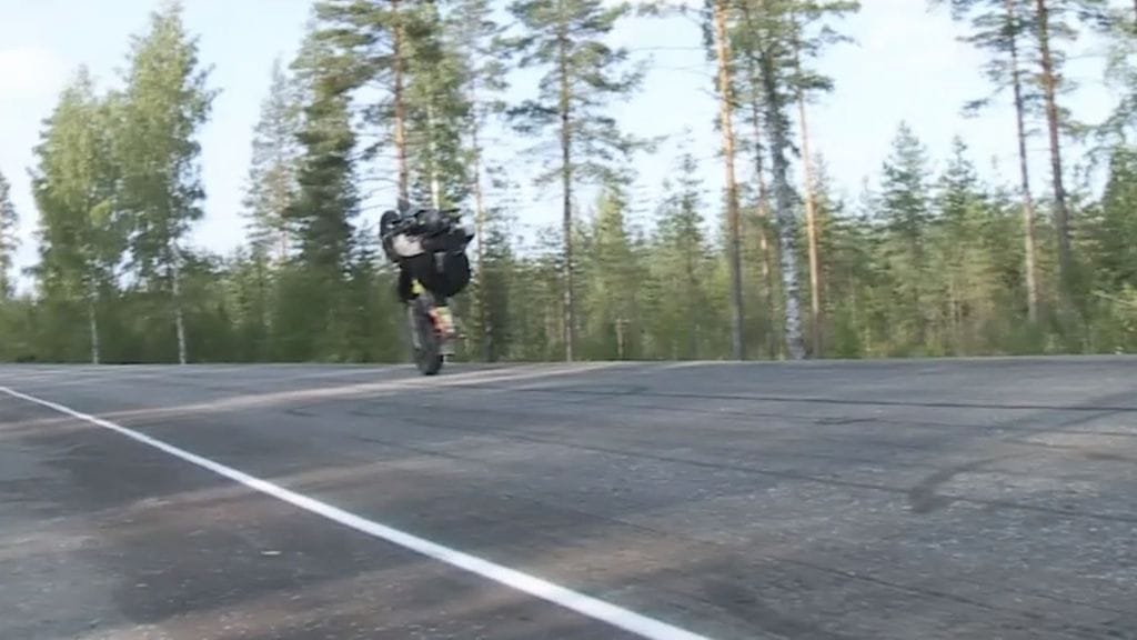 Mopomiitin jäljiltä tutkitaan useita rikoksia.