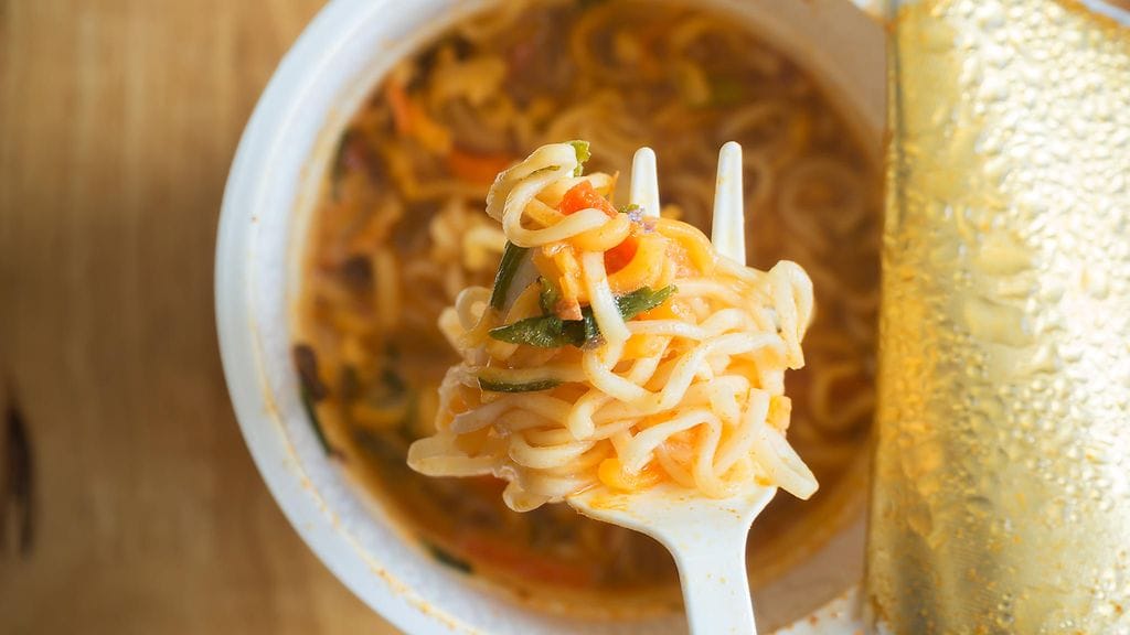 Tukkukauppa vetää myynnistä erän nuudeleita.