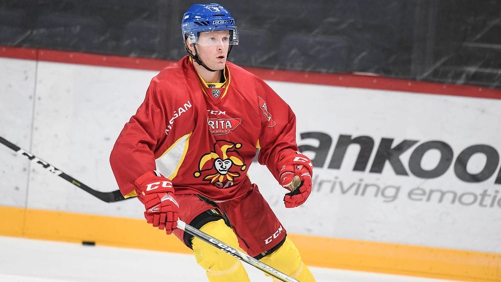 Karl Stollery laukoi Jokereiden kauden avausmaalin.