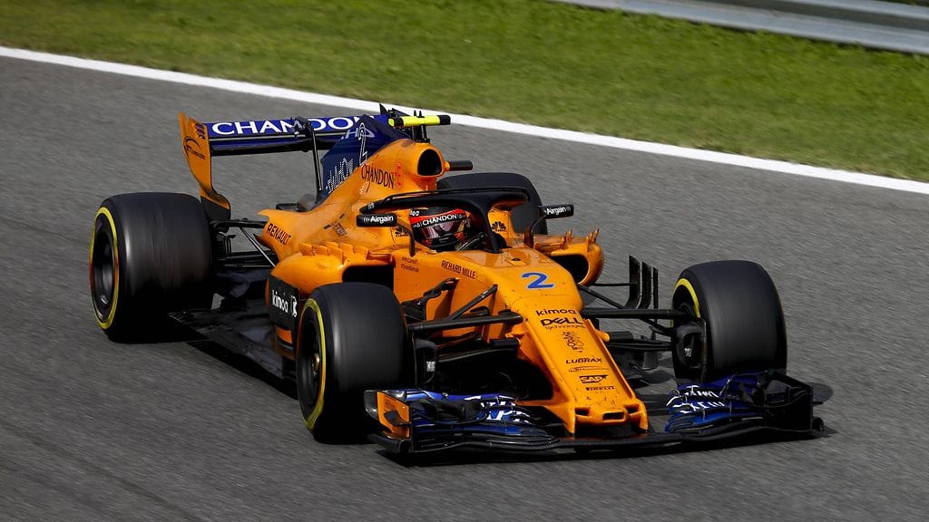 McLarenin Stoffel Vandoorne Monzan radalla.