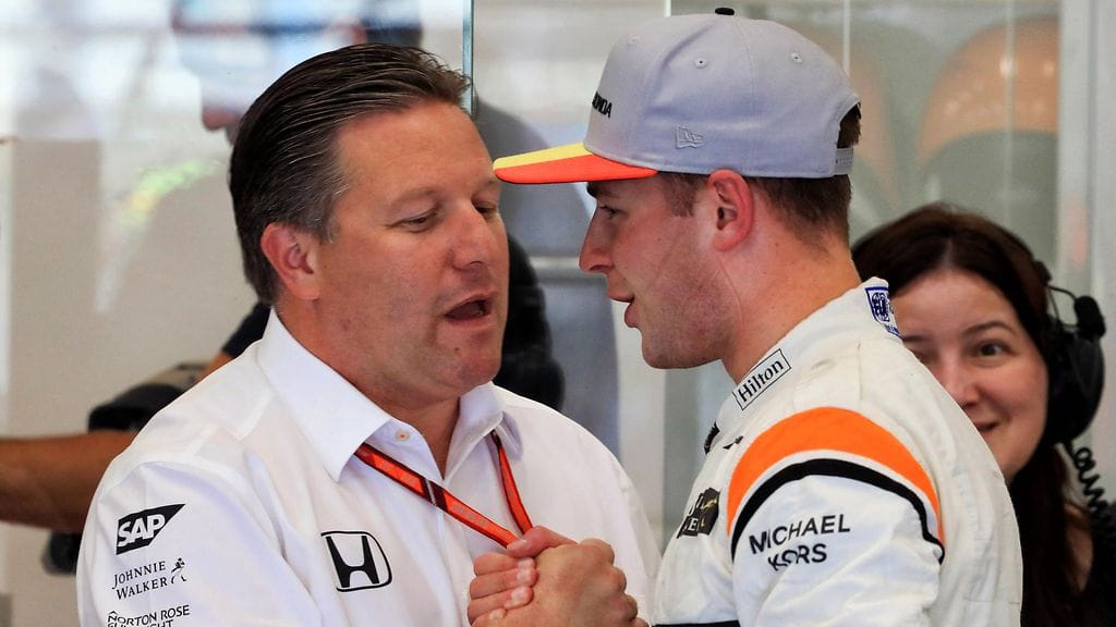 Zak Brownin (vasemmalla) mukaan Stoffel Vandoorne (oikealla) voisi olla hyvä vaihtoehto Toro Rossolle ensi kaudeksi.