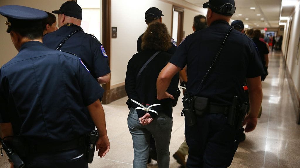 EPA, Trump, kavanaugh, mielenosoittaja