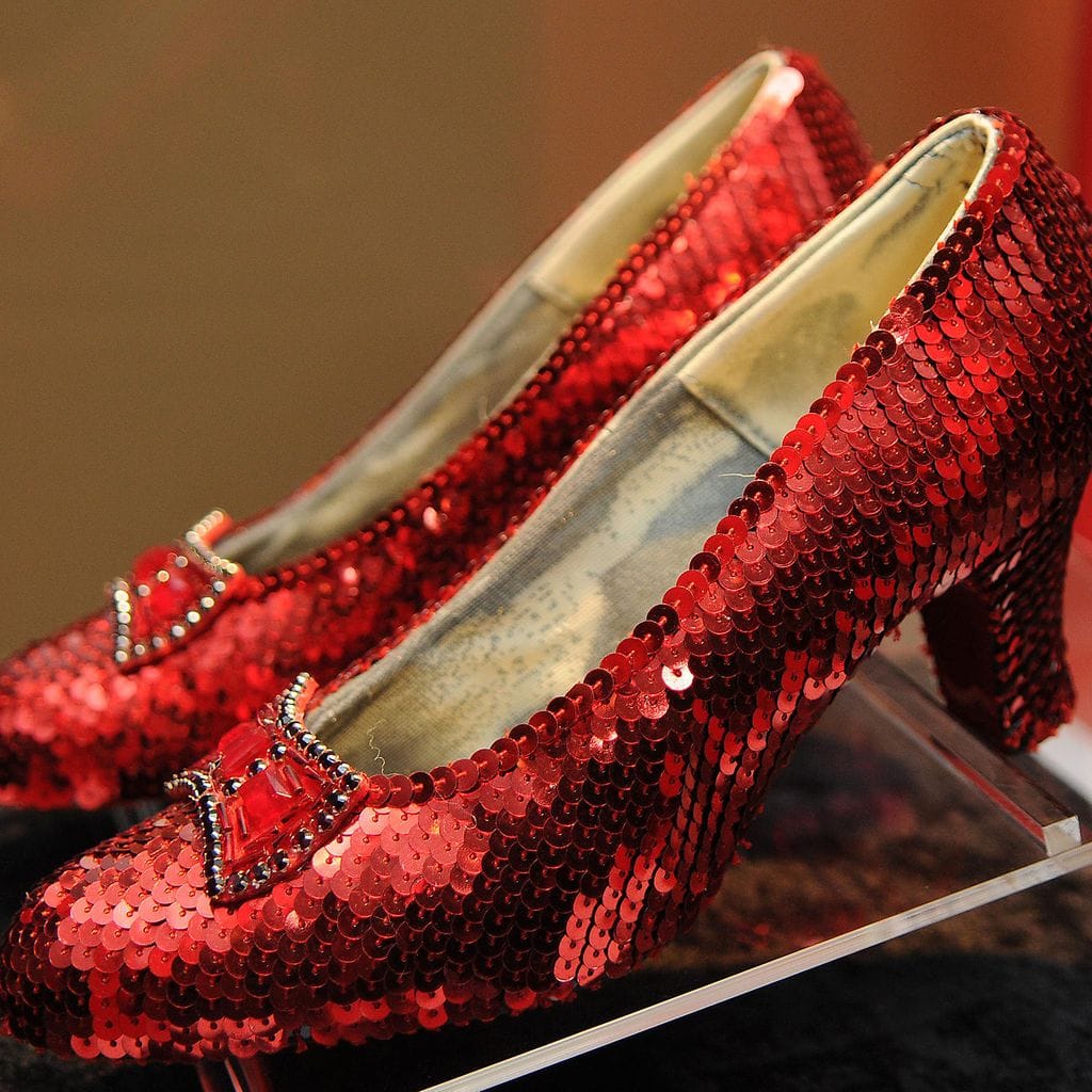 ihmemaa oz varastetut kengät