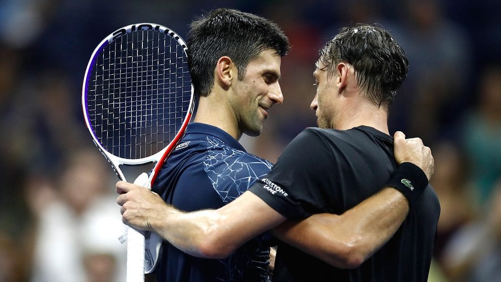 Novak Djokovic ja John Millman kiittivät toisiaan puolivälieräkohtaamisen jälkeen.