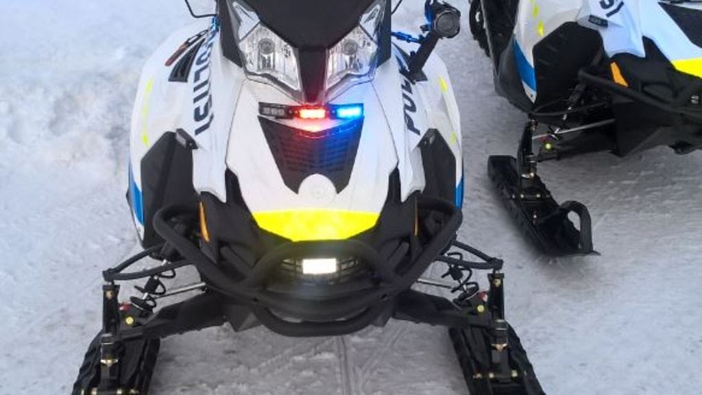 Eksyneitä lähti etsimään myös moottorikelkkapartio.