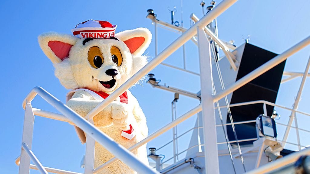 Viking Linen tiedotuspäällikkö Christa Grönlundin mukaan yhtiö sai asiakaspalveluunsa ilmoituksen rivosta videosta puolen päivän aikaan.