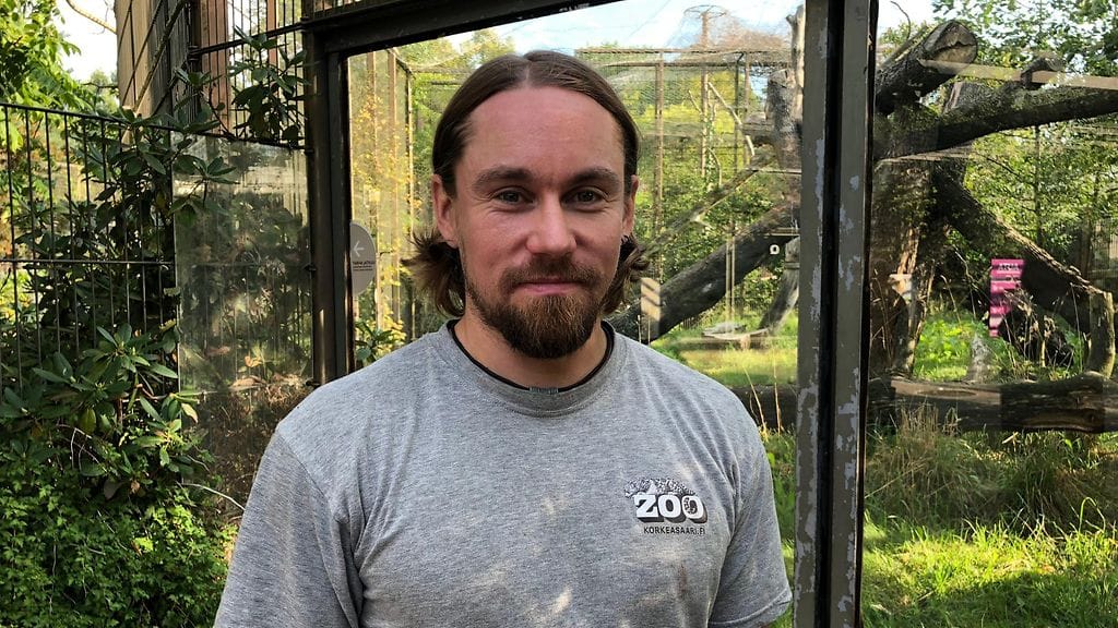 Jonne Stenroth eläintenhoitaja