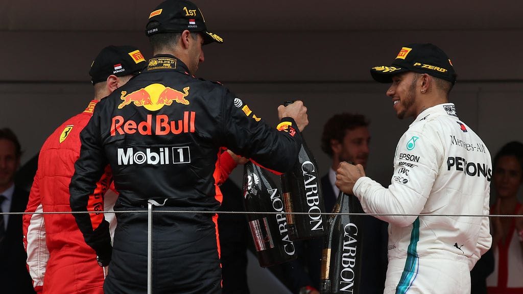 Ferrari, Renault'n moottorilla ajava Red Bull ja Mercedes ovat tällä hetkellä F1-sarjan kärkitrio.