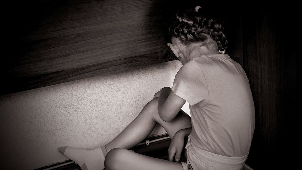 Mies käytti hyväkseen kahta biologista sukulaistaan.