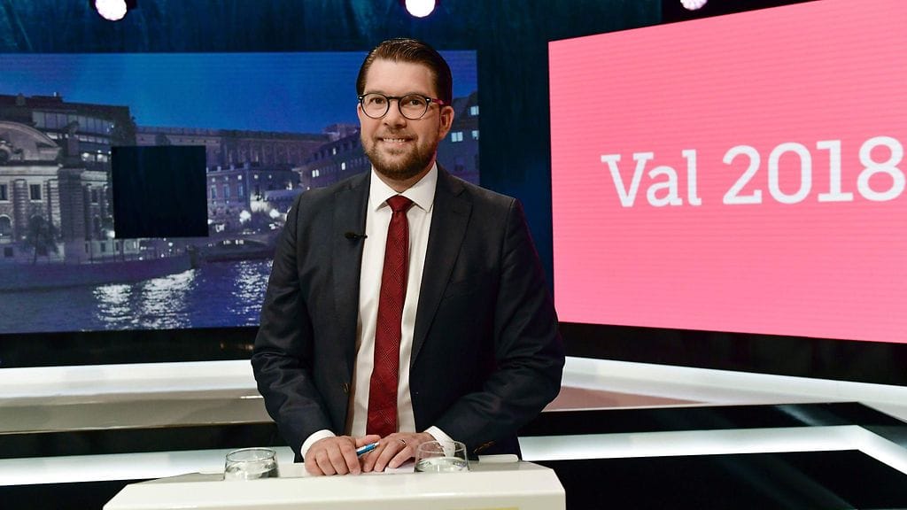 Jimmie Åkesson kuvattuna juuri ennen SVT:n viimeistä vaalitenttiä 7.9.2018.