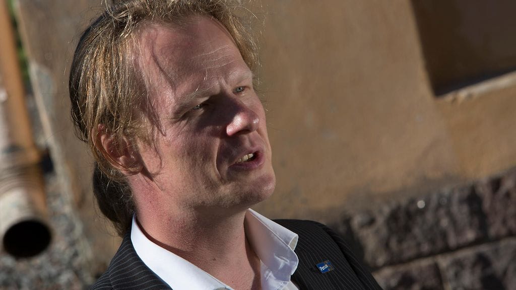 Juho Eerola ei tyytynyt kahvipakettiin, vaan nappasi myös kaljaa – tosin kassan kautta.