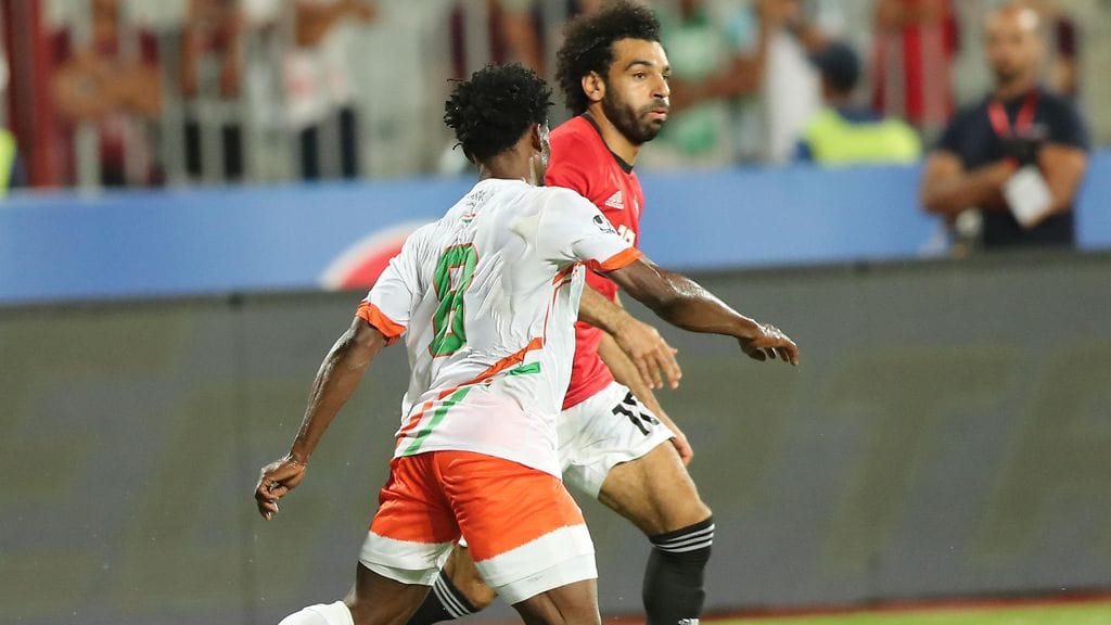 Fatoghoma Kourouma (etualalla) kohtasi Mohamed Salahin maaottelussa viikonloppuna.