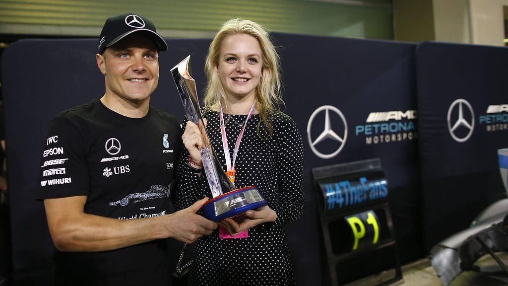 Valtteri ja Emilia Bottas edellisen F1-kauden tallimestaruuden ratkettua Mercedekselle marraskuussa 2017.
