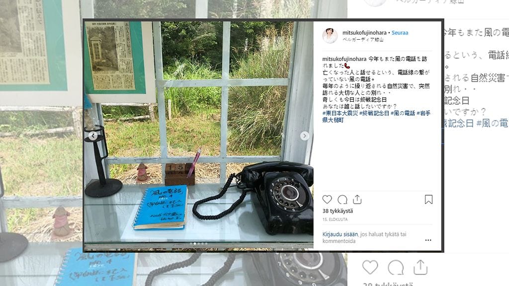 Vuonna 2010 Itaru Sasaki rakensi puhelinkopin, jotta voisi "soittaa" kuolleelle serkulleen. Puhelimesta tuli pian hyvin suosittu surevien keskuudessa. Kuvan lähde Instagram
