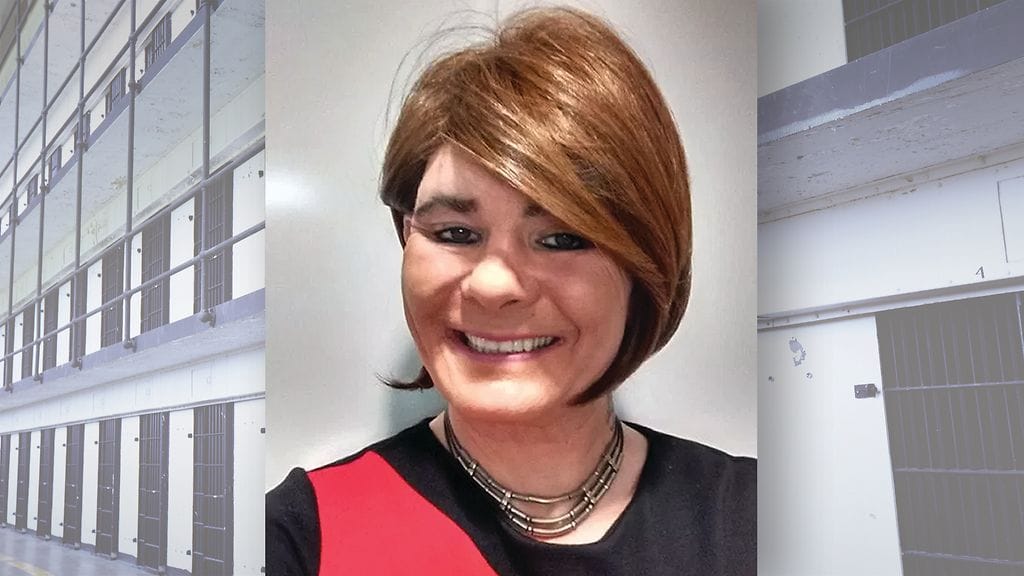 Karen White on myöntänyt ahdistelleensa vankikumppaneitaan. Hänet on siirretty miesten vankilaan.