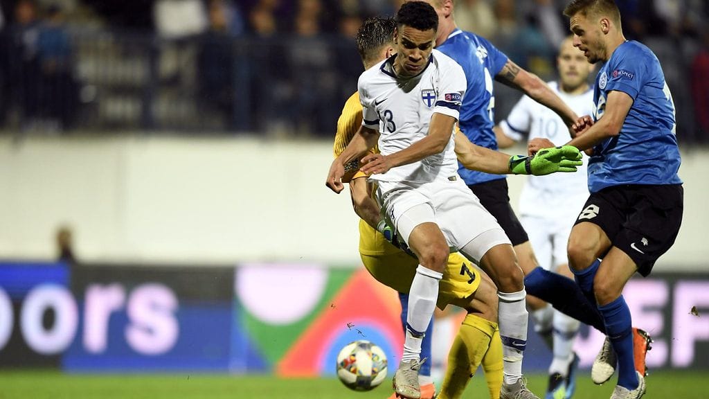 Pyry Soiri irtautuu virolaispuolustukselta.