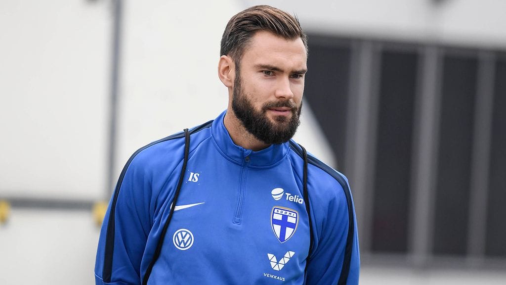 Huuhkajien kapteeni Tim Sparv on iloinen joukkueen yhteishengestä.