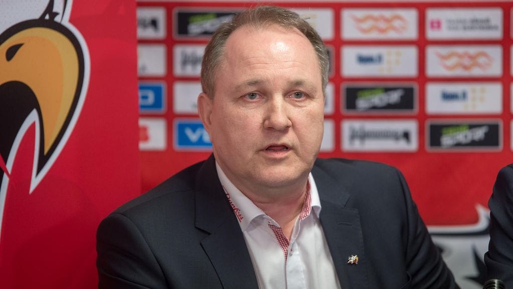 Vaasan Sport Oy:n toimitusjohtaja Tomas Kurtén avaa seuran miljoonan euron liigaosakemaksutaakkaa.