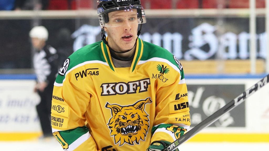 Eemeli Suomi sai suihkukomennuksen Lappeenrannassa.