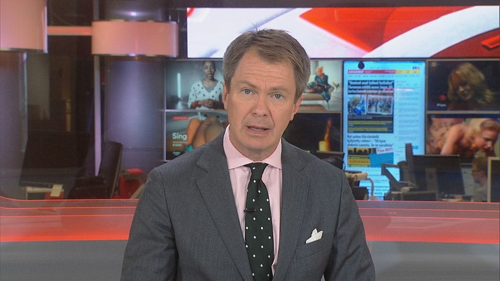 Kuva Kymmenen uutisista keskiviikkoillalta 12.9.2018. Toisena uutisankkurina oli Peter Nyman.