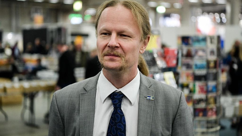 Kansanedustaja Juho Eerola saapuu Enbuske, Veitola & Salminen -ohjelmaan vieraaksi.