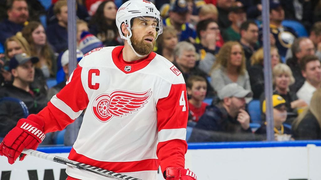 Henrik Zetterberg joutuu lopettamaan jääkiekkoilijan uransa selkävamman takia.