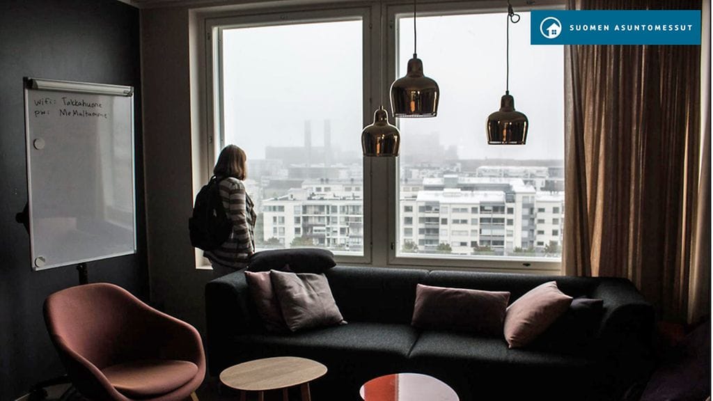 Malta-talon kattokerroksen yhteisötilassa asukkaat ovat pitäneet esimerkiksi kirjapiirejä ja illanistujaisia.