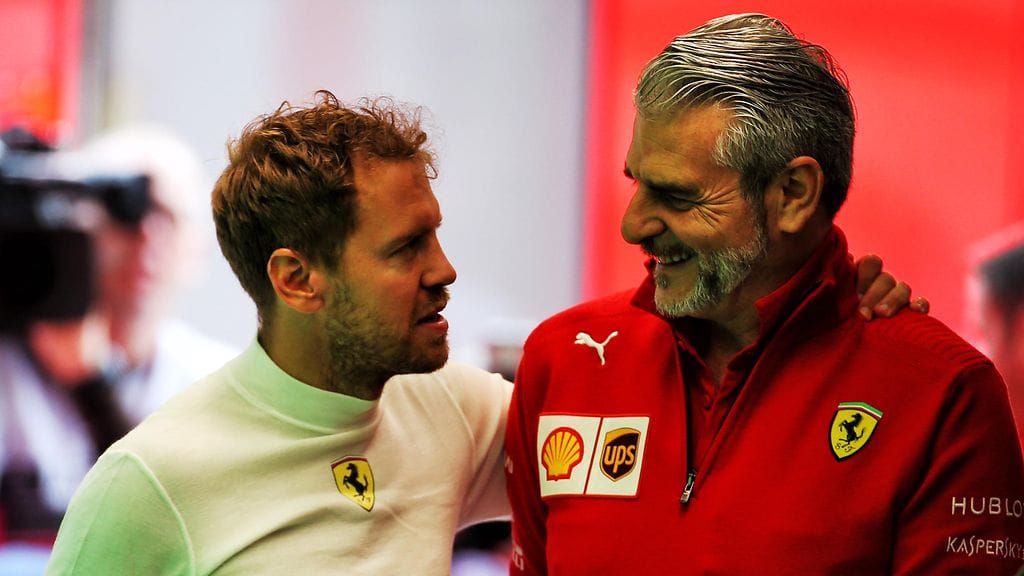 Ferrarin tallipäällikkö Maurizio Arrivabene (oikealla) puolustaa tallin saksalaiskuljettajaa Sebastian Vetteliä Japanin GP:n tapahtumista.
