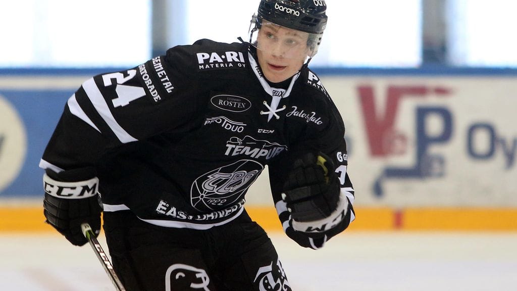 Kaapo Kakko teki voittomaalin Porin Ässiä vastaan.