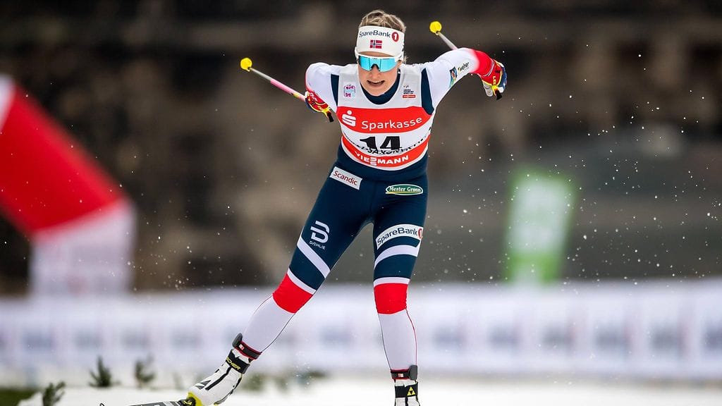 Mari Eide hiihtää Norjan maajoukkueessa.