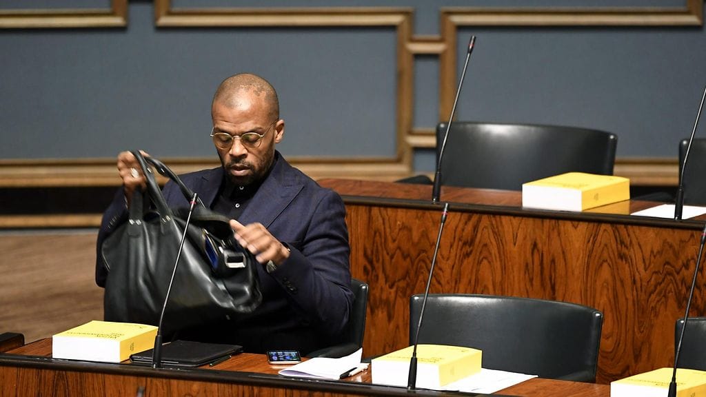 Jani Toivola on joutunut viime päivinä selittämään julkisuudessa muun muassa asumisjärjestelyjään ja taksimatkojaan.