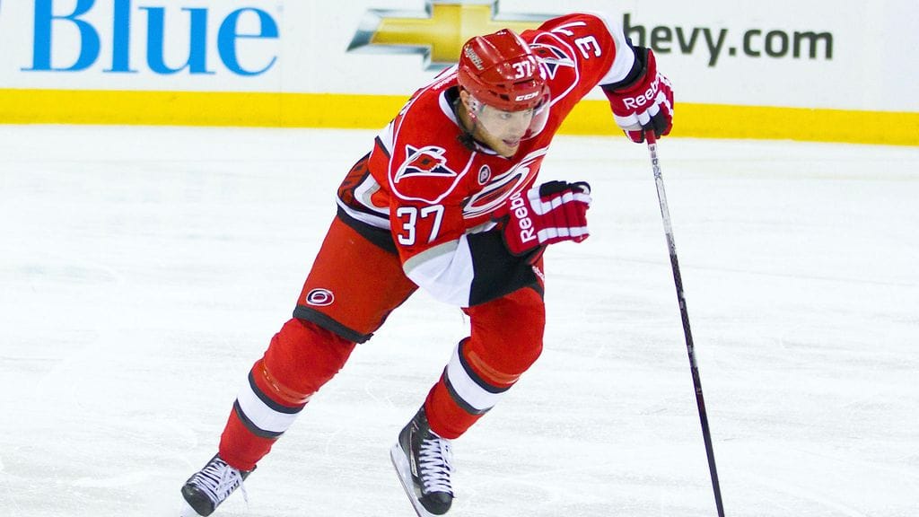 Tim Brent pelasi NHL:ssä muun muassa Carolina Hurricanesin paidassa.